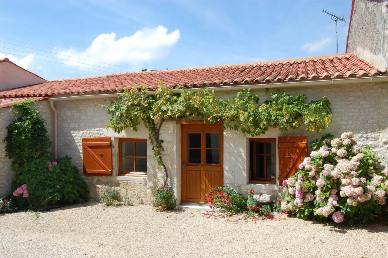 Chambres D'Hotes Les Tilleuls Les Velluire-sur-Vendee Exterior photo