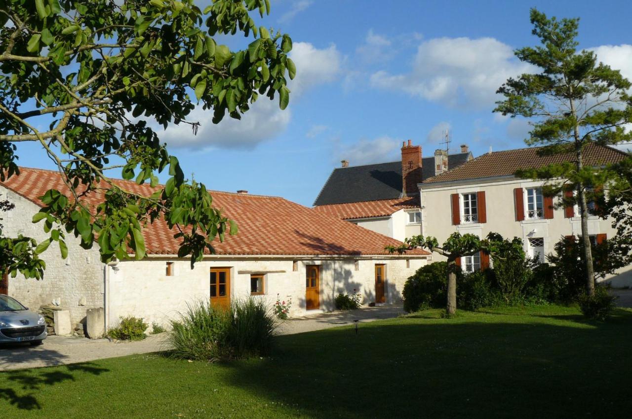 Chambres D'Hotes Les Tilleuls Les Velluire-sur-Vendee Exterior photo