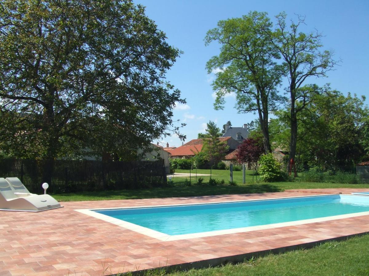 Chambres D'Hotes Les Tilleuls Les Velluire-sur-Vendee Exterior photo