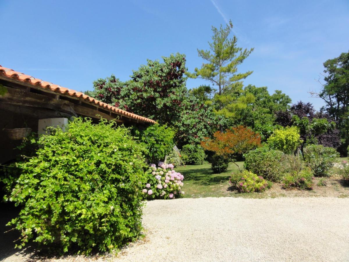 Chambres D'Hotes Les Tilleuls Les Velluire-sur-Vendee Exterior photo