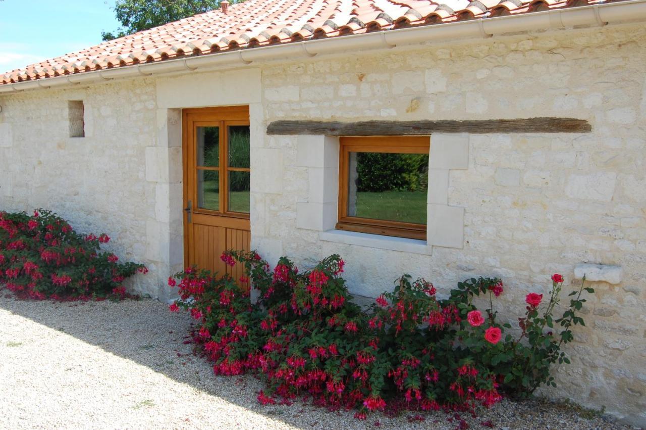 Chambres D'Hotes Les Tilleuls Les Velluire-sur-Vendee Exterior photo